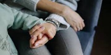 მარტოხელა დედა შეძრწუნდა, როდესაც მის მიერ შვილად აყვანილ 2 ბავშვზე შოკისმომგვრელი სიმართლე გაიგო