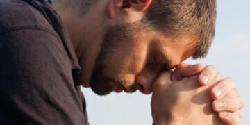 მეგობრები გამაცანი-მეთქი, ვთხოვდი ჩემს ცოლს, მაგრამ ის მუდმივად უარს მეუბნებოდა, მიზეზს ძალიან გვიან მივხვდი