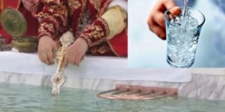 რისი გაკეთება შეიძლება და არ შეიძლება ნაკურთხი წყლით და როგორ შეგიძლიათ გამოიყენოთ ის მკურნალობისთვის