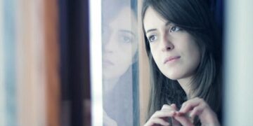 კარი გააღო და მანქანიდან გადამათრია. იქვე მაგრად მცემა. თან მეკითხებოდა – ამის გამო დაანგრიე ოჯახიო? ამ დეგენერატის გამო წამოხვედი სახლიდანო? მაგრამ მაპატია…