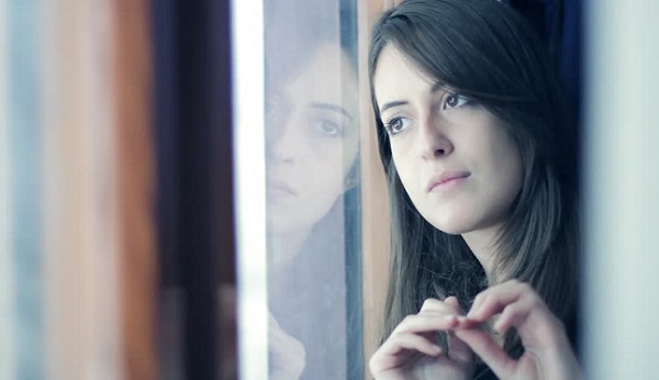 კარი გააღო და მანქანიდან გადამათრია. იქვე მაგრად მცემა. თან მეკითხებოდა – ამის გამო დაანგრიე ოჯახიო? ამ დეგენერატის გამო წამოხვედი სახლიდანო? მაგრამ მაპატია…