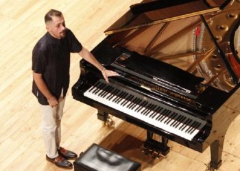 ცნობილ ქართველ პიანისტს რესტორანში რუსებმა 100-დოლარიანი დაუდეს – რა მოხდა ცოტა ხნის წინ თბილისის ერთ-ერთ რესტორანში