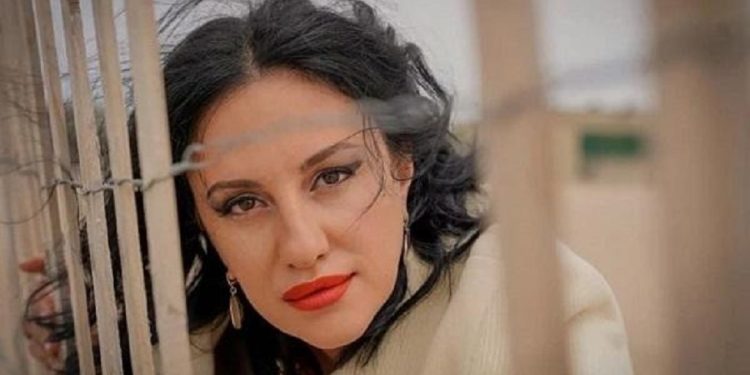 „როდესაც შვილი როდესაც გავაჩინე მეუღლემ მიმატოვა და სხვა ქალთან წავიდა, სულ რამდენიმე თვის შემდეგ გვიან ღამით სახლში მოვიდა და ასეთი რამ მითხრა..” – რა ამბავს ყვება მომღერალი ელენე ფოჩხუა