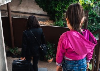 შვილებმა ემიგრაციაში ნაპოვნი სიყვარული ვერაფრით ვერ მაპატიეს – არვიცი როგორ მოვიქცე