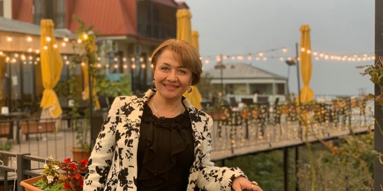 შევედი შვილის ოთახში და ხატებთან ხელაპყრობილი სთხოვდა ღმერთს როდემდე უნდა ვიტანჯო გამათავისუფლეო… მივედი იმ ნათესავთან ვინც შვილი დამიწყევლა ფეხებში ჩავუვარდი და ვთხოვე…. წყევლის ძალა ანუ ამბავი ბიჭუნაზე, რომელსაც უცნაური დაავადება შეეყარა