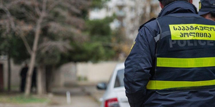 სამგორში სკოლის მოსწავლეებს შორის მომხდარი დაპირისპირების დროს 15 წლის ბიჭი დაჭრეს – მის გადარჩენას ექიმები ამ დრომდე ცდილობენ