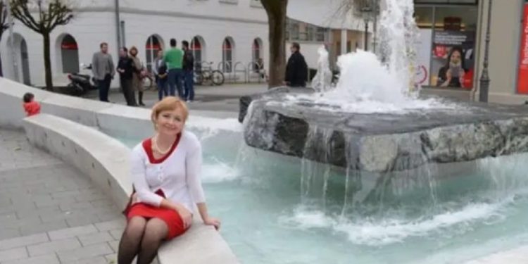 „შვილებთან საუბრის შემდეგ მივხვდი, რომ იქ არავინ მელოდებოდა… მათ მხოლოდ ჩემი ფული უნდოდათ, იმის თქმაც მეშინია, რომ აღარ დავეხმარები, მერე შვილიშვილს აღარ დამანახებენ” – იტალიაში სამუშაოდ წასული ქალის აღსარება