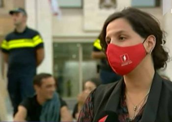 „თურმე ცემა რომ მობეზრდებოდა, ბნელ აბაზანაში კეტავდა, ერთხელ ფეხშიშველაც კი  ჩაუკეტავს, ცივ მეტლახზე იჯდა მთელი ღამე“ – რა ამბავს ყვება ქეთი თუთბერიძე ოჯახურ ძალადობაზე