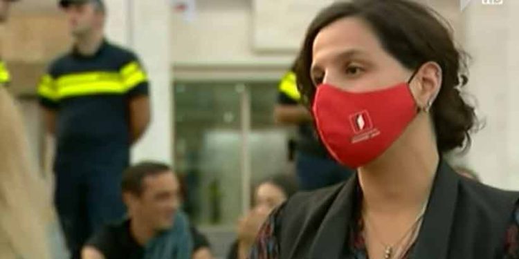 „თურმე ცემა რომ მობეზრდებოდა, ბნელ აბაზანაში კეტავდა, ერთხელ ფეხშიშველაც კი ჩაუკეტავს, ცივ მეტლახზე იჯდა მთელი ღამე“ – რა ამბავს ყვება ქეთი თუთბერიძე ოჯახურ ძალადობაზე