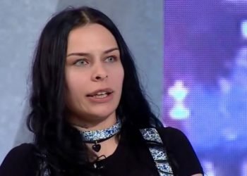 14 წლის ვიყავი როცა მამიკოს ვეჩხუბე, სახლიდან წავედი და გავთხოვდი 10 დღის გაცნობილ კაცზე… მალევე ახალგამოთხოვილი თურქეთში გამიშვეს, იქ სასტუმროში მასაჟისტად დავიწყე მუშაობა.. ანი ყიფშიძე თავისი ცხოვრების დეტალებს ყვება