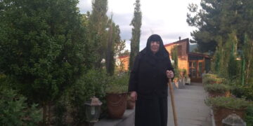 ვინ არის მონაზონი, რომელიც უტყუარ დიაგნოზს სვამს და დაავადებულ ადამიანებს ლოცვით კურნავს