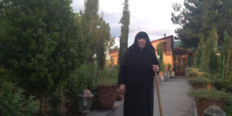 ვინ არის მონაზონი, რომელიც უტყუარ დიაგნოზს სვამს და დაავადებულ ადამიანებს ლოცვით კურნავს