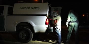 „მესაზღვრე მეუბნება, პირველად ვნახე ქართველი, რომელმაც თავის გადასარჩენად სხვა ქართველი ჩაუშვაო – არადა ყველაფერი წესრიგში გვქონდა, ჩვენ წინ კი წავიდა 7 კაციანი ქართველების ჯგუფი მათ შორის ერთ ერთი ცნობილი ადამიანი“