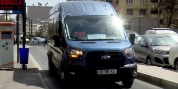 ავტობუსის გაჩერებაზე ერთი გოგო მოვიდა ჩემთან და მითხა: ძალიან მეჩქარება, გთხოვ ცოტახანში ჩემი მეგობარი მოვა, 100 ლარიანს დაგიტოვებ და გადაეციო. მე კი სრულიად წარმოუდგენელი რამ გავაკეთე…