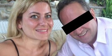 შევდივარ ჩვენს საძინებელში და რას ვხედავ?! – ჩემი ქმარი მეზობლის გოგოსთან ჩემსავე საწოლში არ ფართხალებს?!… ჰოდა, ჩუმად, ფეხის წვერებზე უკან გამოვდივარ, სამზარეულოში გავდივარ…