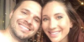 გოგო, დღეს საძინებელში შევდივარ და პირი ღია დამრჩა, ჩემი ქმარი მეზობლის გოგოსთან ერთად საწოლში არ დამხვდა? ჩუმად გამოვედი ოთახიდან, შევედი სამზარეულოში და…”