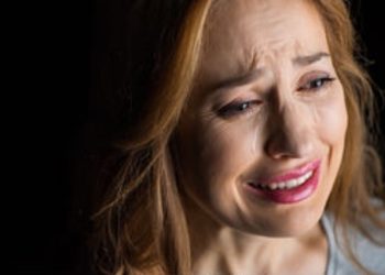 ფეისბუქით გაცნობილმა ერთმა არაკაცმა 25 წლიანი ოჯახი დამანგრევინა