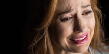 ფეისბუქით გაცნობილმა ერთმა არაკაცმა 25 წლიანი ოჯახი დამანგრევინა