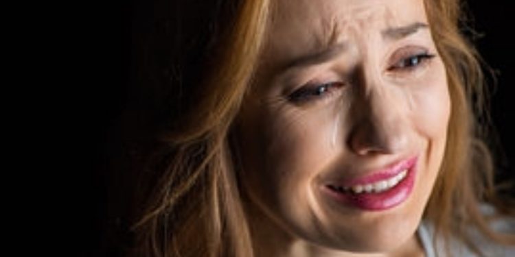 ფეისბუქით გაცნობილმა ერთმა არაკაცმა 25 წლიანი ოჯახი დამანგრევინა