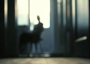 „გადაგვიყვანეს ეგრეთ წოდებულ მაცივრებში, სადაც ერთი დღე გავატარეთ.. მოგვცეს ფოლგა და ისე გვეძინა.. ტუალეტი არის ერთ მეტრაზე ამოყვანილი და 40 კაცში ზიხარ და აყურებინებ იმ ორმოც კაცს, როგორ ისაქმებ ტუალეტში “ – ქართველი ემიგრანტის უმძიმესი გზა ამერიკამდე