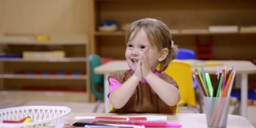 „დედიკო და მამიკო ცხენოსნობანას თამაშობდნენ“ – რა დაინახა ბავშვმა სახლში და რა უთხრა ბაღის მასწავლებელს.. დედის მონათხრობი სახალისო ისტორია