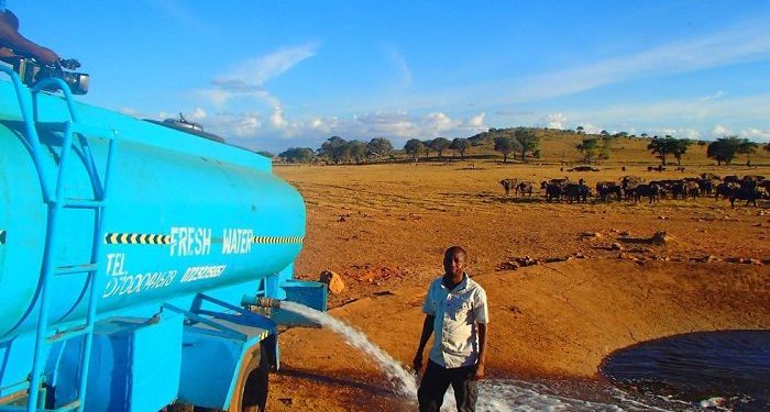 რა მიზეზით გადის მამაკაცი ყოველდღე 45 კმ-ს წყლით სავსე სატვირთო მანქანით და რა ხდება როდესაც წყალს ღვრის…