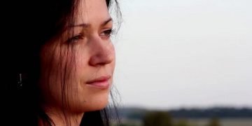 ამის გამო ჩემსკენ ხელით გამოიწია და სულ “გამორჩენის” ქალი მეძახა.. არვიცი რამდენად ვიმსახურებდი ამას