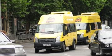 “თბილისში დღეს სამარშრუტო ტაქსით ვმგზავრობდი და გაჩერებაზე პუტკუნა გოგონა ამოვიდა, ასე 19-20 წლის იქნებოდა…”