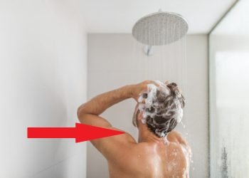 ცოლ-ქმარი 11 წელი ცხოვრობდა ერთად, თუმცა ერთ დღეს საშხაპედან გამოსულ მამაკაცს ცოლმა ისეთი რამე შენიშნა, რომ მასთან დარჩენის ყველანაირი სურვილი დაკარგა