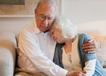 მოხუცმა კაცმა ალცჰაიმერით დაავადებული მეუღლე თავშესაფარში ჩააბარა. ამის გამო მას ყველა ლანძავდა, მაგრამ როდესაც ნამდვილი მიზეზი გაიგეს ძალიან ინანეს..