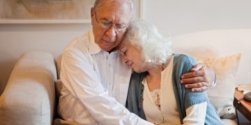 მოხუცმა კაცმა ალცჰაიმერით დაავადებული მეუღლე თავშესაფარში ჩააბარა. ამის გამო მას ყველა ლანძავდა, მაგრამ როდესაც ნამდვილი მიზეზი გაიგეს ძალიან ინანეს..