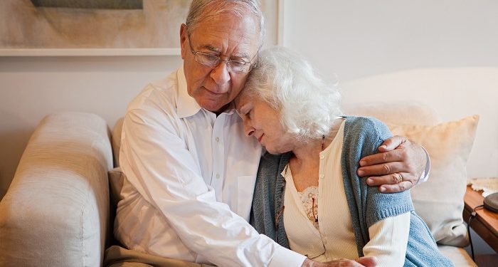 მოხუცმა კაცმა ალცჰაიმერით დაავადებული მეუღლე თავშესაფარში ჩააბარა. ამის გამო მას ყველა ლანძავდა, მაგრამ როდესაც ნამდვილი მიზეზი გაიგეს ძალიან ინანეს..