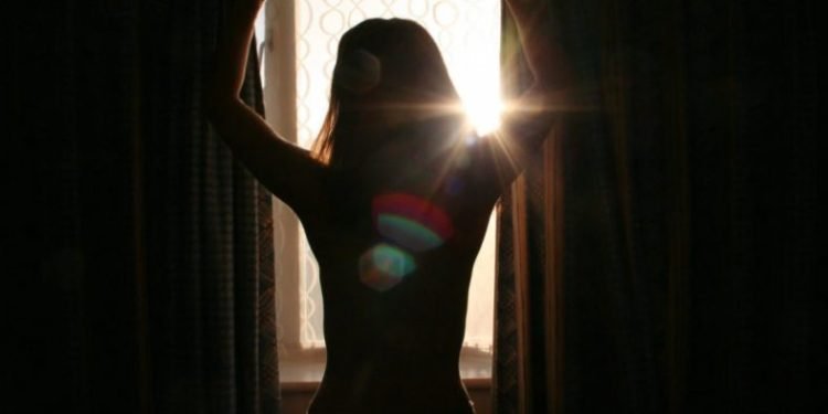 ახალგაზრდა კაცმა, ცოლი, რომელიც ემიგრაციაში, საბერძნეთში ეგონა, სრულიად მოულოდნელად თბილისის ერთ-ერთ დაწესებულებაში იპოვა.. სწორედ ამის შემდეგ მოხდა სრულიად წარმოუდგენელი რა..