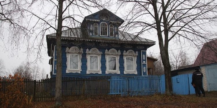 ლიზა მარტო დარჩა ძველ მიტოვებულ სახლში და მხოლოდ რამდენიმე დღეში მეზობლებმა გაიგონეს მისი ტირილი და პოლიცია გამოიძახეს, რომლებიც ნანახმა შოკში ჩააგდო