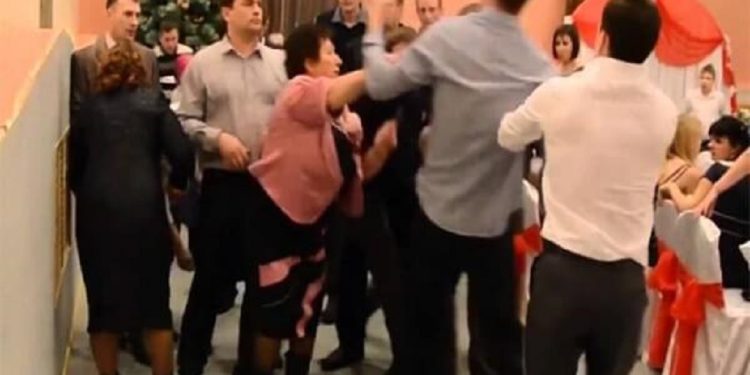 ქუთაისში ბებიამ ქორწილში პატარძალი სცემა, მიზეზი გაგაოცებთ