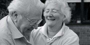 ქმარმა 50 წლიანი თანაცხოვრების შემდეგ ცოლს ჰკითხა, რამდენად იყო მისი ერთგული მთელი ცხოვრების განმავლობაში.. პასუხმა სრულიად შოკში ჩააგდო