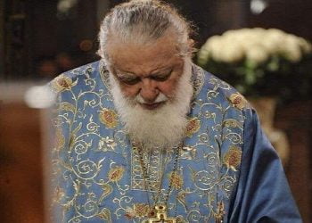 ვიგრძენი, რომ თავზე ცრემლები მეცემოდა, პატრიაქი ტიროდა, მე კი ხელახლა ვიბადებოდი