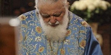 ვიგრძენი, რომ თავზე ცრემლები მეცემოდა, პატრიაქი ტიროდა, მე კი ხელახლა ვიბადებოდი