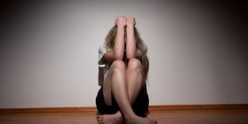 მასთან მთელი ღამე დავრჩი, დილით კი ციხიდან წამოვედი.. პატიმრისგან სასტიკად მოტყუებული 18 წლის გოგონას ამბავი