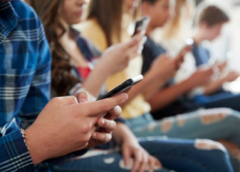 გოგონას მამას ენა მიუტანეს – შენი ქალიშვილი სოციალურ ქსელში შიშველ ფოტოებს ტვირთავსო… მამაკაცმა კი ისეთი რამ მოიმოქმედა ყველა შოკში ჩააგდო