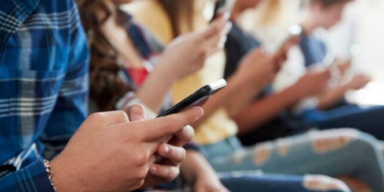 გოგონას მამას ენა მიუტანეს – შენი ქალიშვილი სოციალურ ქსელში შიშველ ფოტოებს ტვირთავსო… მამაკაცმა კი ისეთი რამ მოიმოქმედა ყველა შოკში ჩააგდო