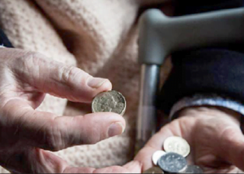 “არა, პაპა, მაგდენს ვერ გადავიხდი, ისეთები აარჩიე, 63 ლარი რასაც ეყოფაო” – ემოციური ამბავი მოხუცზე, რომელსაც აფთიაქში წამლებისთვის ფული არ ეყო და მისთვის მოულოდნელად ისეთი რამ მოხდა ცრემლები ღაპაღუპით წამოივიდა