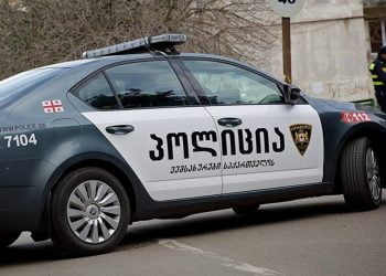 ქალი ზის საჭესთან და 240კმ/სთ-ით მიქრის. გააჩერა პატრულმა,სთხოვა მართვის მოწმობა. ქალმა განაცხადა, რომ ყალბი მოწმობა ჰქონდა და ვერ აჩვენებდა…