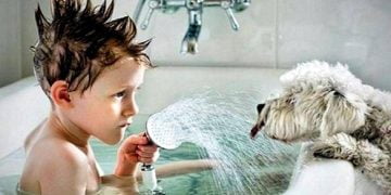 დედამ გადაწყვიტა თავის 8 წლის ბიჭუნას აბაზანის მიღებაში დახმარებოდა, მაგრამ უეცრად ბავშვი ცუდად გახდა