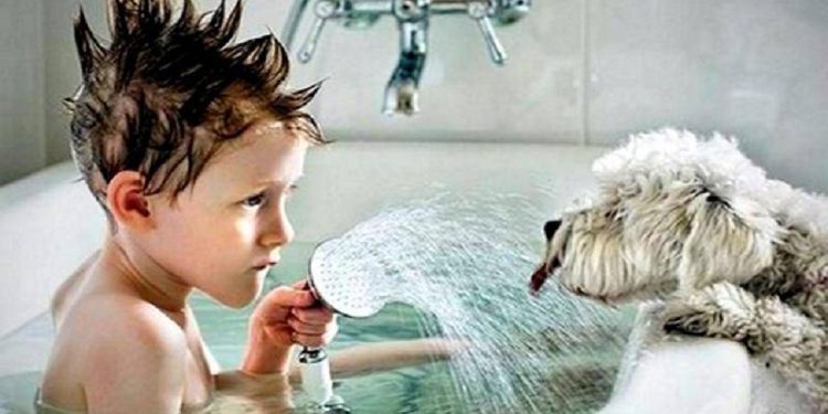 დედამ გადაწყვიტა თავის 8 წლის ბიჭუნას აბაზანის მიღებაში დახმარებოდა, მაგრამ უეცრად ბავშვი ცუდად გახდა