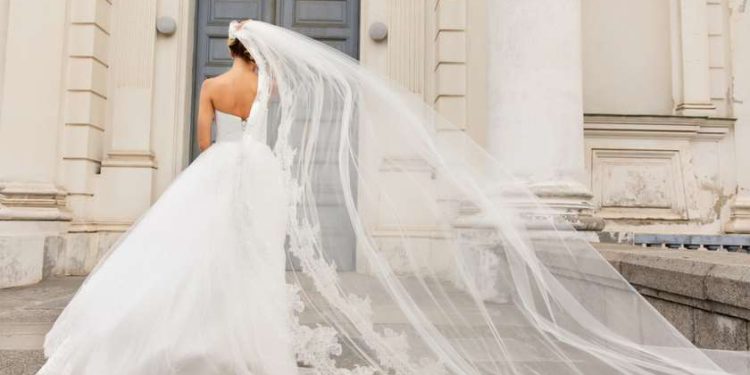 ისინი ძვირადღირებულ ქორწილს თითქმის 17 თვის განმავლობაში გეგმავდნენ, თუმცა ჯვრისწერის დროს სიძე ეკლესიიდან გაიქცა..