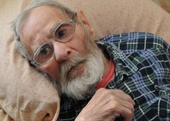 კაცმა საკუთარი მამა მოხუცებულთა თავშესაფარში ჩააბარა – დაბრუნებულს კი 5 წლის ვაჟის შეკითხვამ მეტყველების უნარი სრულად დააკარგვინა..