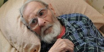 კაცმა საკუთარი მამა მოხუცებულთა თავშესაფარში ჩააბარა – დაბრუნებულს კი 5 წლის ვაჟის შეკითხვამ მეტყველების უნარი სრულად დააკარგვინა..