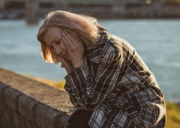 მთელი ჩემი პირადი ცხოვრება შვილს შევწირე, მან კი ამ მიზეზით სახლიდან გამომაგდო.. თავის მოკვლაზეც კი ვფიქრობ..