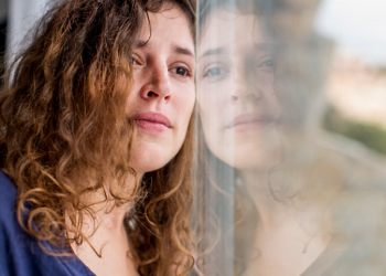 „მე რომ დედა ვერასოდეს გავხდები, ეს ქართველებო მხოლოდ თქვენი ბრალია, იმდენი გააკეთეთ, რომ დედაშვილობა შემაძულეთ…“ – ემიგრანტი ქალის ემოციური მიმართვა